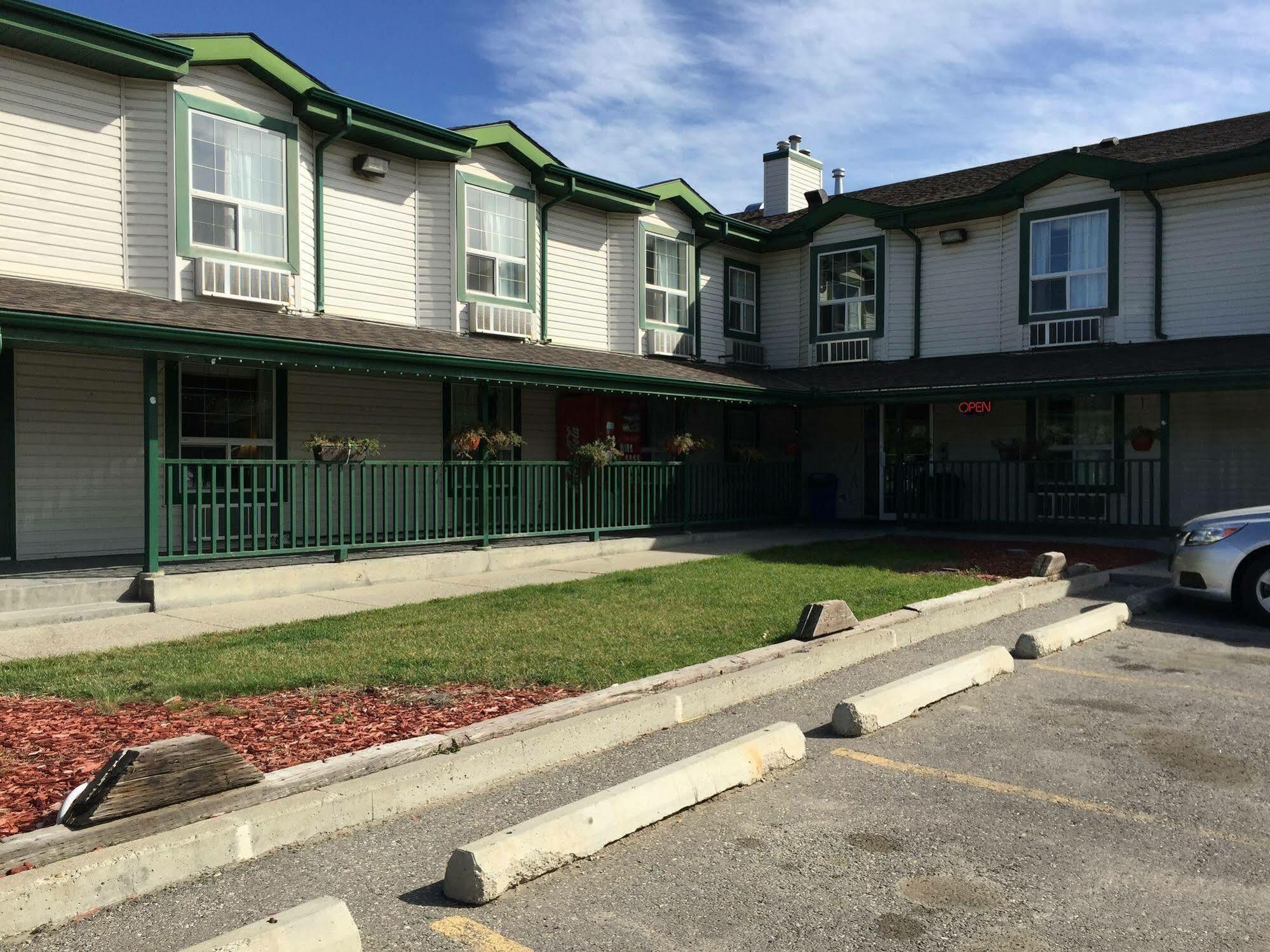 Econo Lodge Okotoks Exterior photo